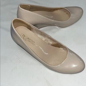 Mooties TootsiesMemory Foam Women's Cream/nude wedge